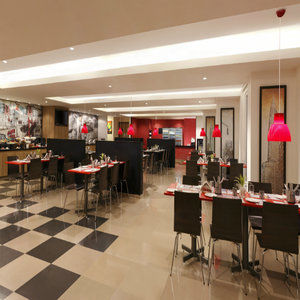 Red Fox By Lemon Tree Hotels, होटल 3*